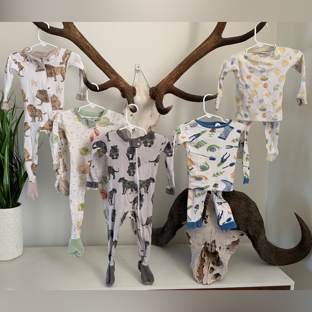 Baby pajamas size 12m. Burt’s Bees. Patterns: animals/planets/springtime/Easter